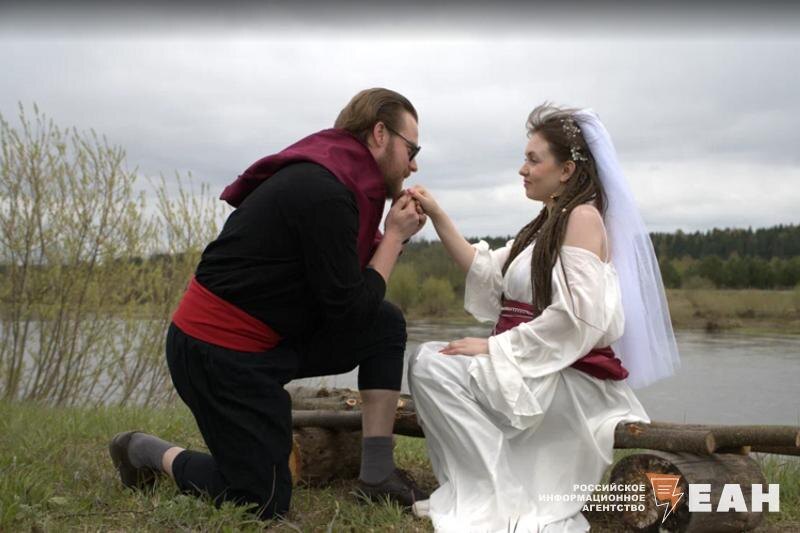    ЕАН. Молодожены