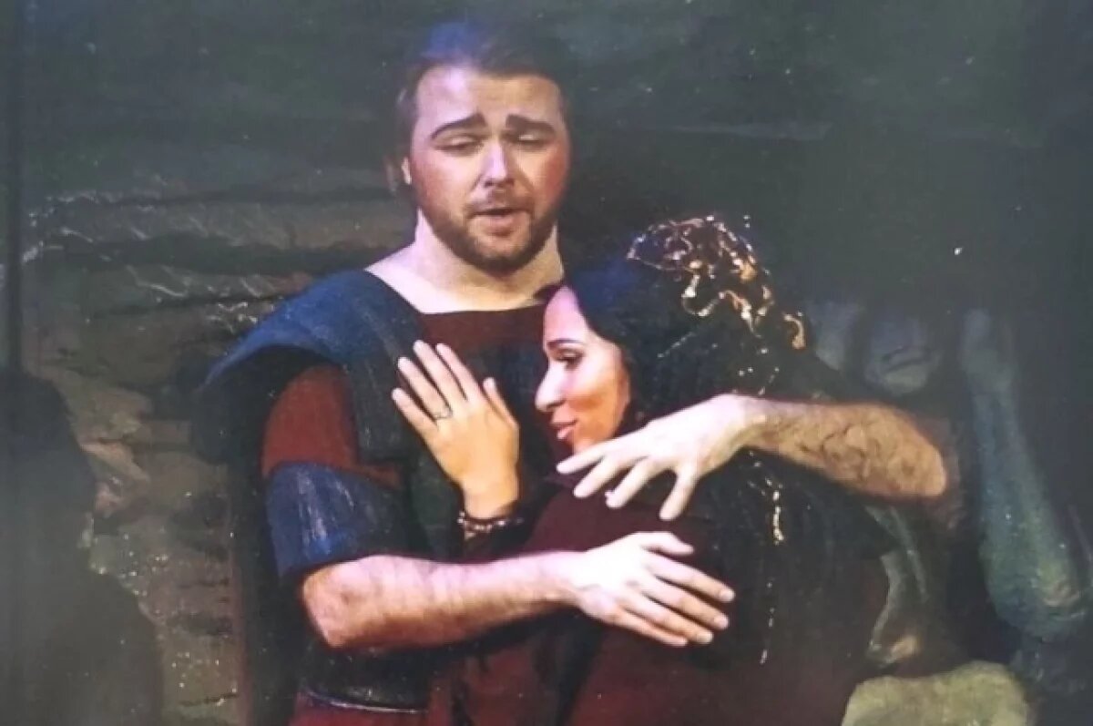    Аида (Светлана Касьян) и Радамес (Иван Гынгазов).