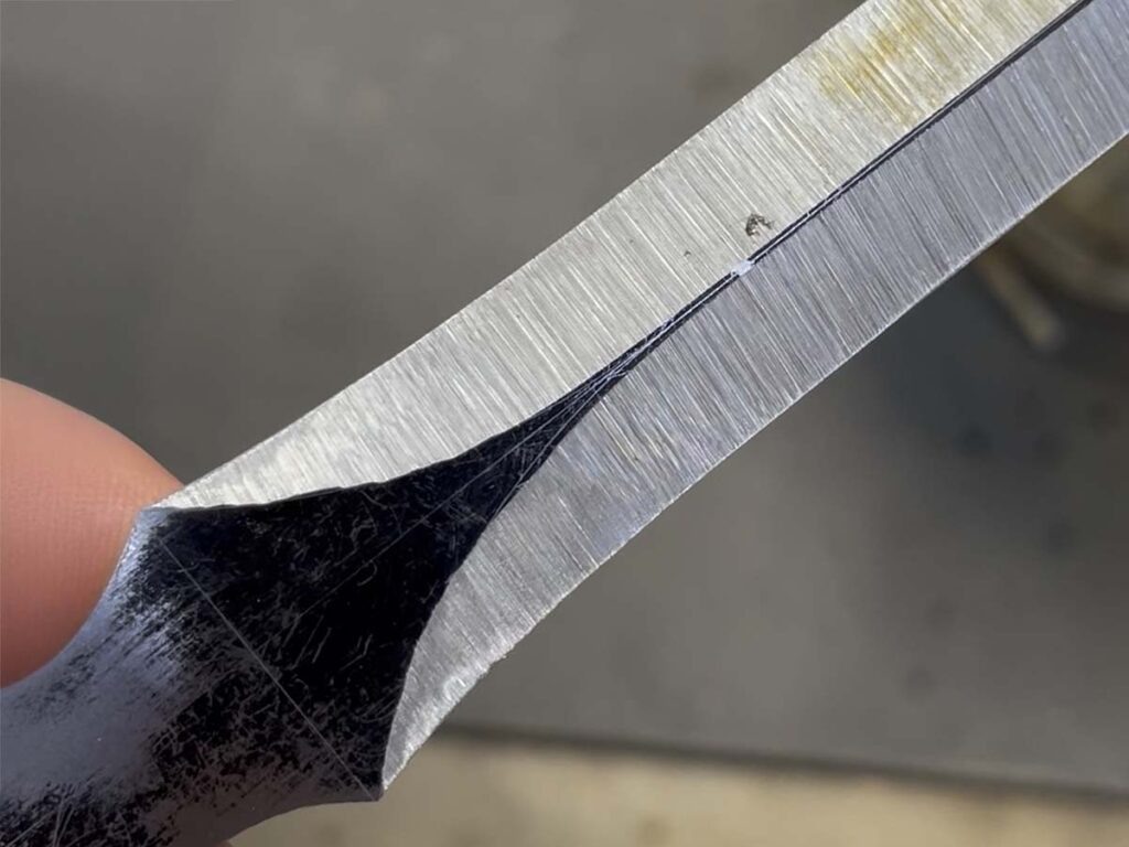 Плавные изгибы. Изогнутые линии приятнее глазу, чем прямые. Создайте их и отшлифуйте, следуя эскизу.