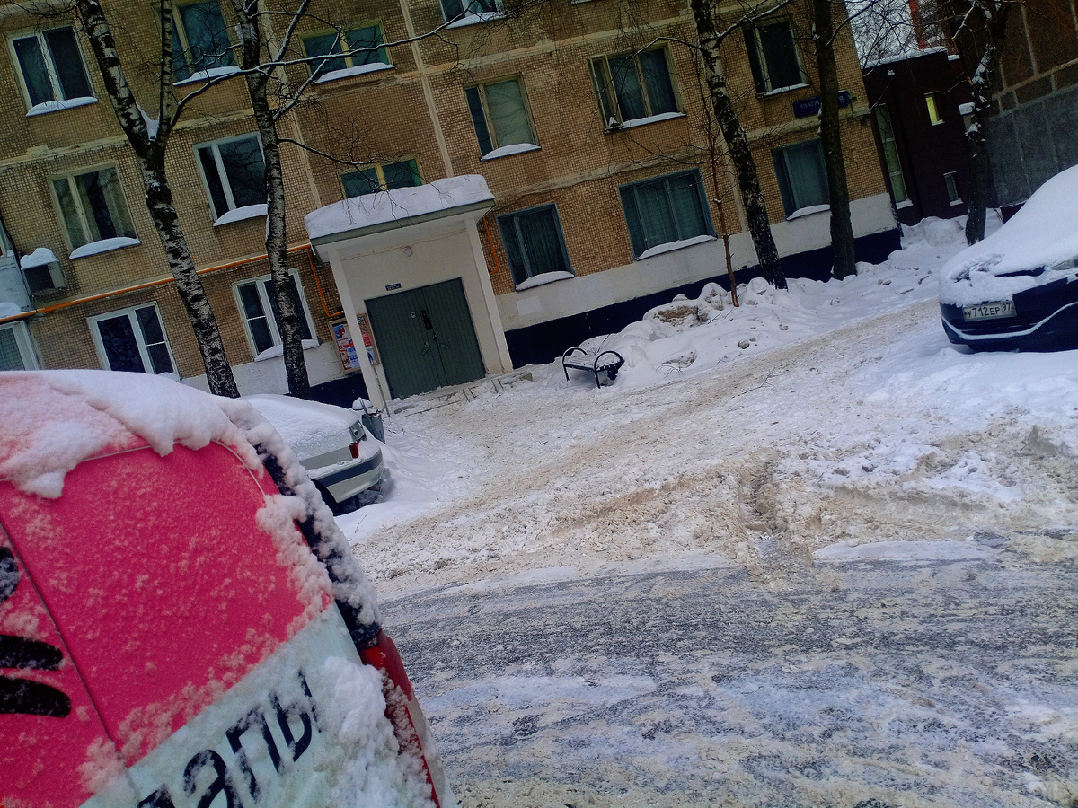 Места кажется что много... Но правильно встать не получится. Все "правильные" места заняты ещё с осени. И скорее всего до самой весны