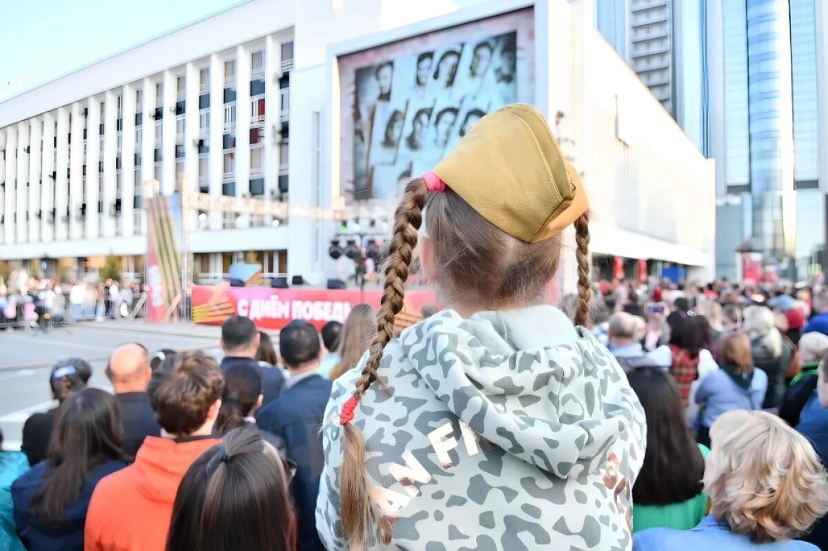    Передавать детям память о героизме наших предков - задача взрослых.