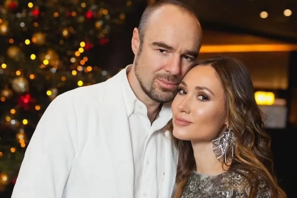    Роман Товстик женился на Елене в 2006 году, а в 2025-м стало известно, что они разводятся. Фото: соцсети