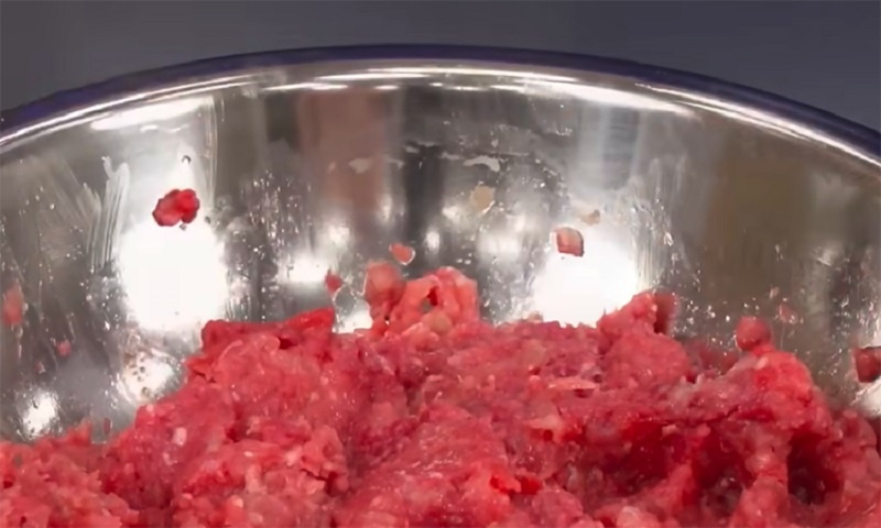 Белорусские колдуны с грибным соусом: сочное мясо в картофеле, секреты идеального вкуса