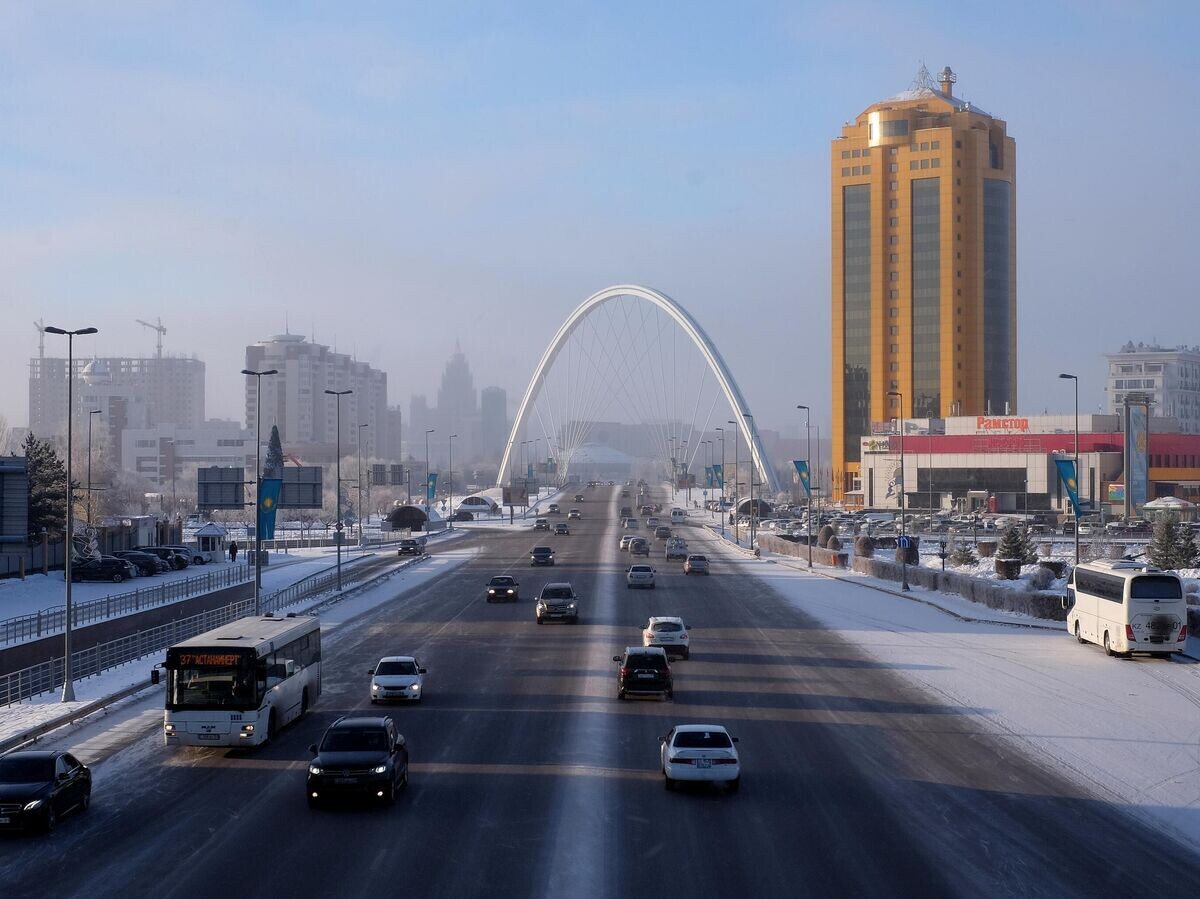    Автомобильное движение на проспекте Кабанбай Батыра в Астане | © РИА Новости / Ольга Головко