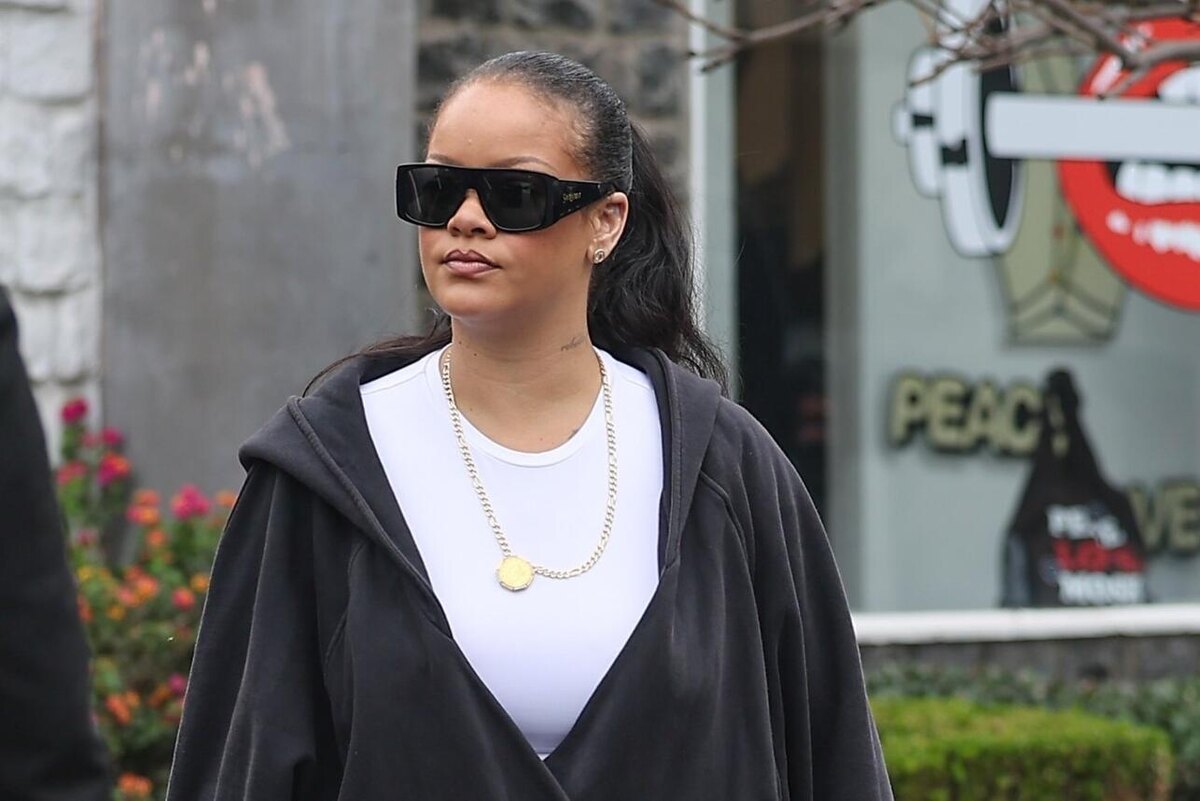    Рианна LEGION-MEDIA