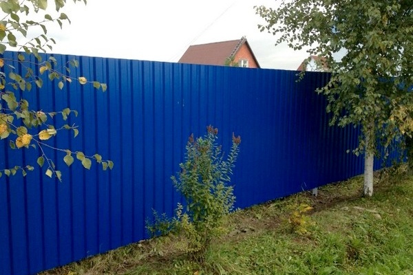 Выбрать цвет забора вам помогут менеджеры компании Заборофф