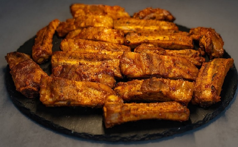Восхитительные свиные рёбрышки в пряной глазури: раскрываем секрет идеальной корочки и сочности 