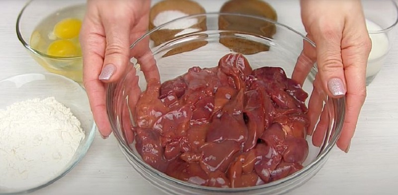 Блинные рулетики с куриной печенью: ресторанная закуска из простого домашнего рецепта