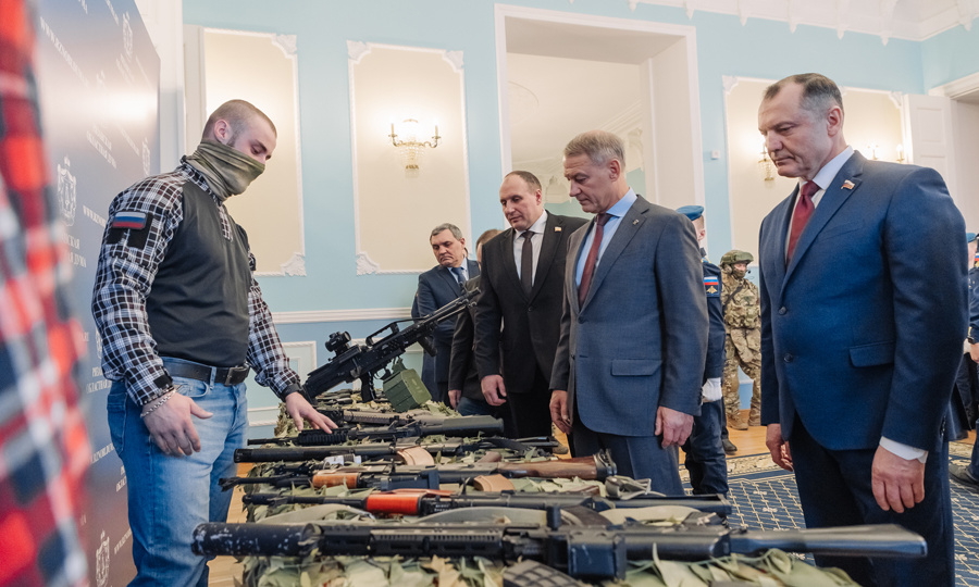 В преддверии Дня защитника Отечества в Рязанской областной Думе открылась выставка, посвященная СВО