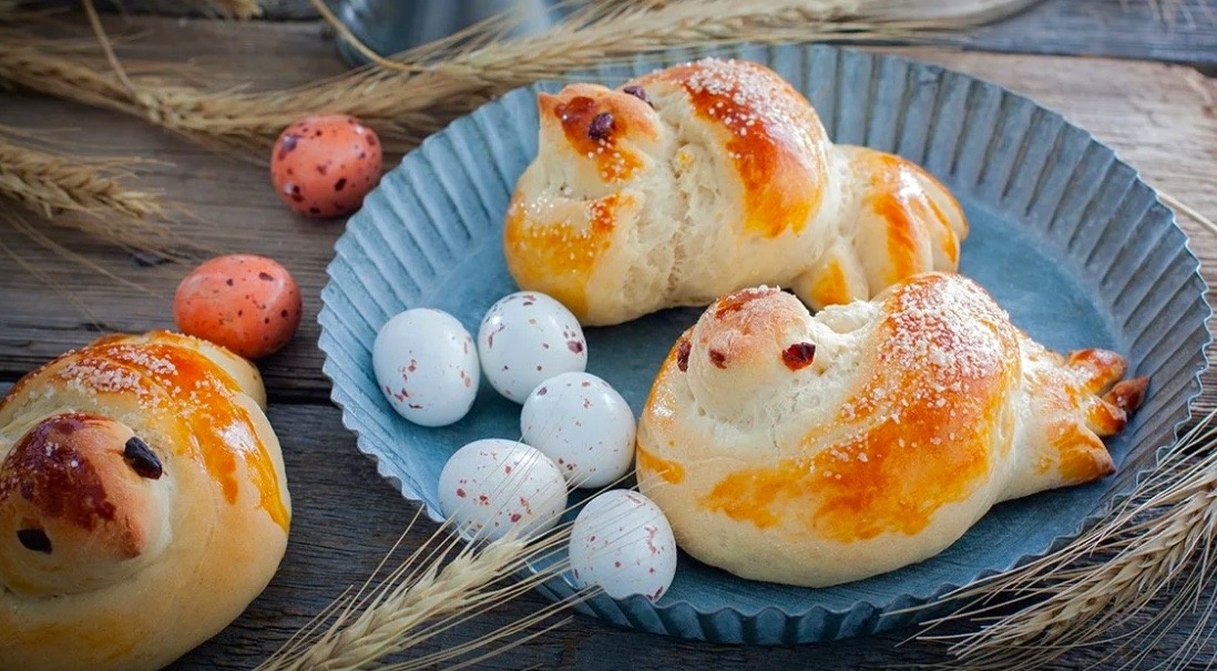 Пирожки жаворонки на праздник Сретения. 