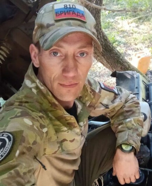 Григорий Сергеевич Дьяков родился в Омске, позже переехал с отцом в село Солгон Ужурского района Красноярского края (сейчас Ужурский муниципальный округ). Он окончил здесь школу, активно занимался спортом, участвовал в соревнованиях. После школы поступил в техникум в Ачинске, получил специальность автомеханика и удостоверение охранника. Работал в службе безопасности в Красноярске.