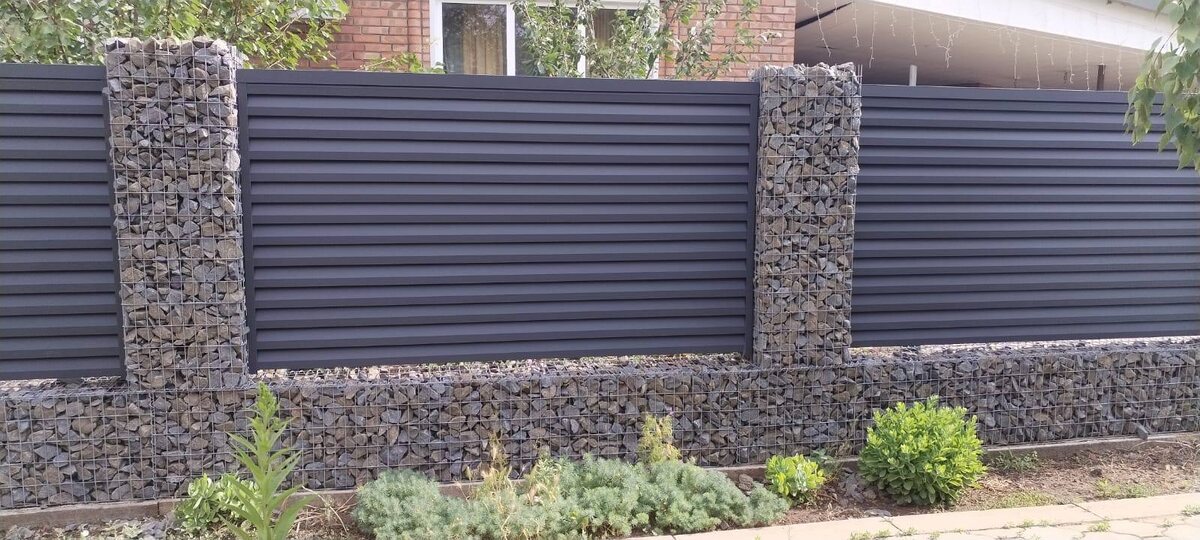 Пример забора из габионов