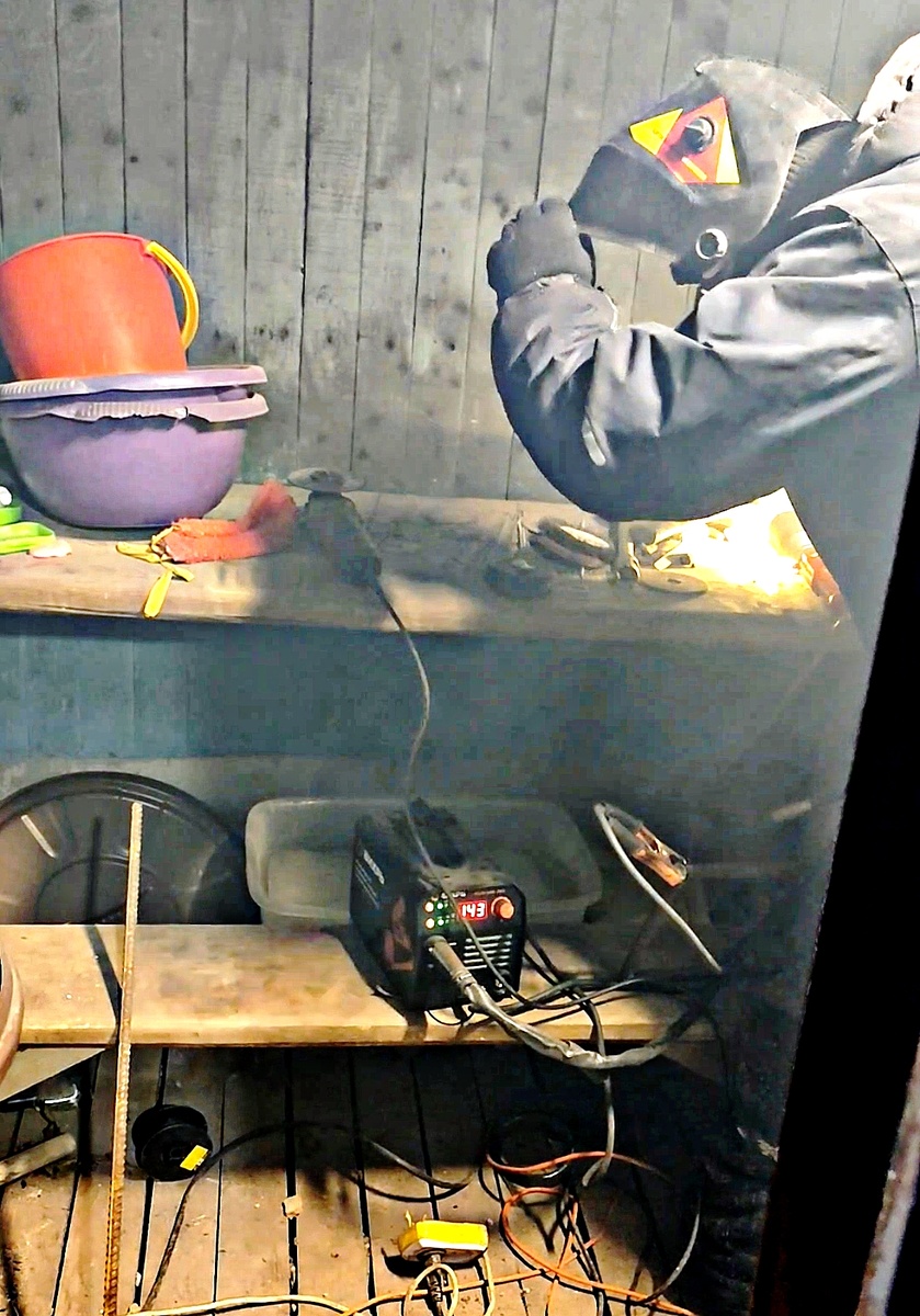 Стены чёрные от дыма 