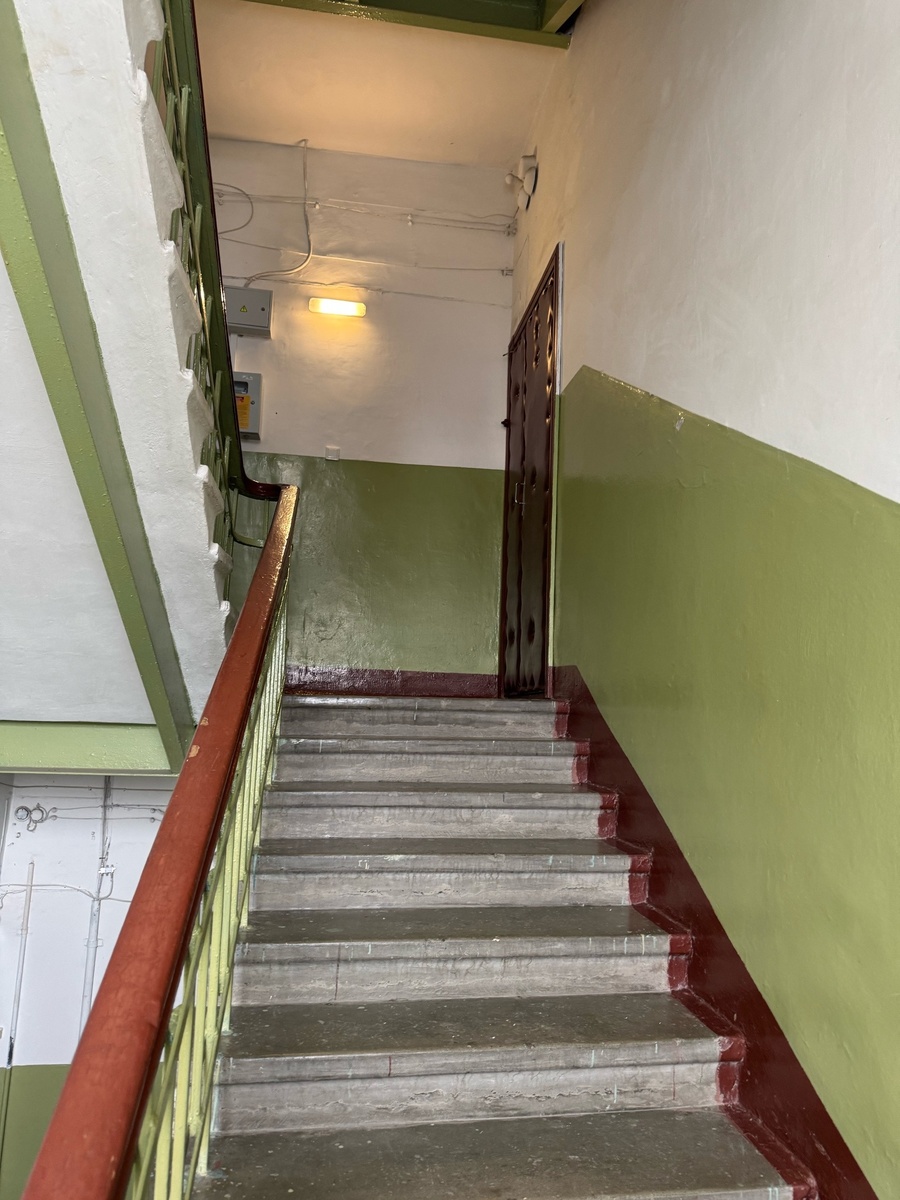 Четвертый этаж, где расположена музей-квартира поэта