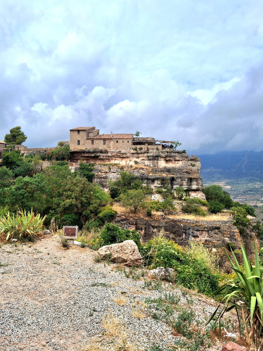 Siurana. На краю скалы ресторан