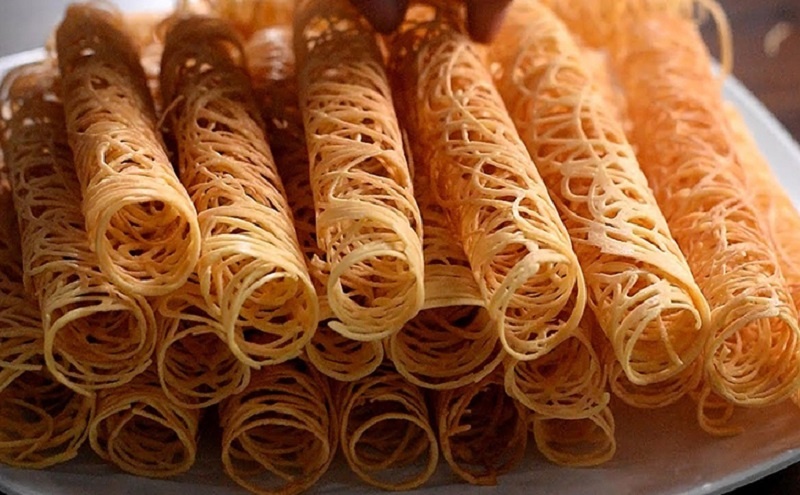 Ажурные блинные трубочки: тонкости воздушного десерта, который станет украшением вашего стола