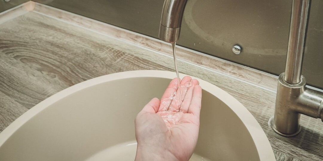 Экспертиза показала, что вода на юго-западе Петербурга кишит бактериями