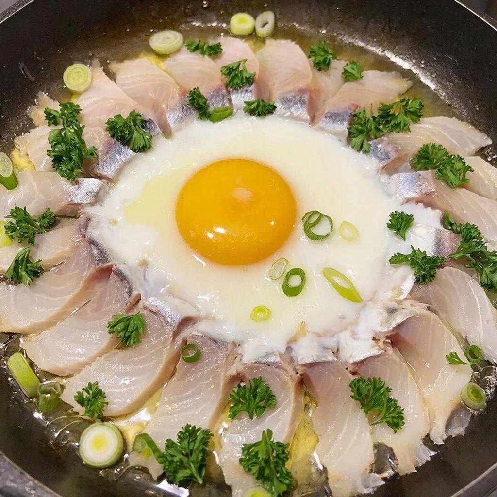 Яичница с сельдью – быстрый и сытный завтрак