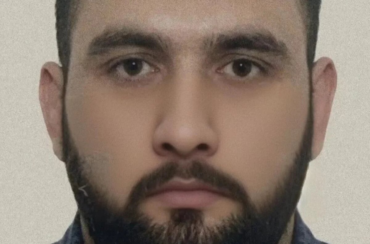    Подозреваемого сейчас допрашивают - следователи ищут другие похожие инциденты, в которых человек на фото мог быть задействован.