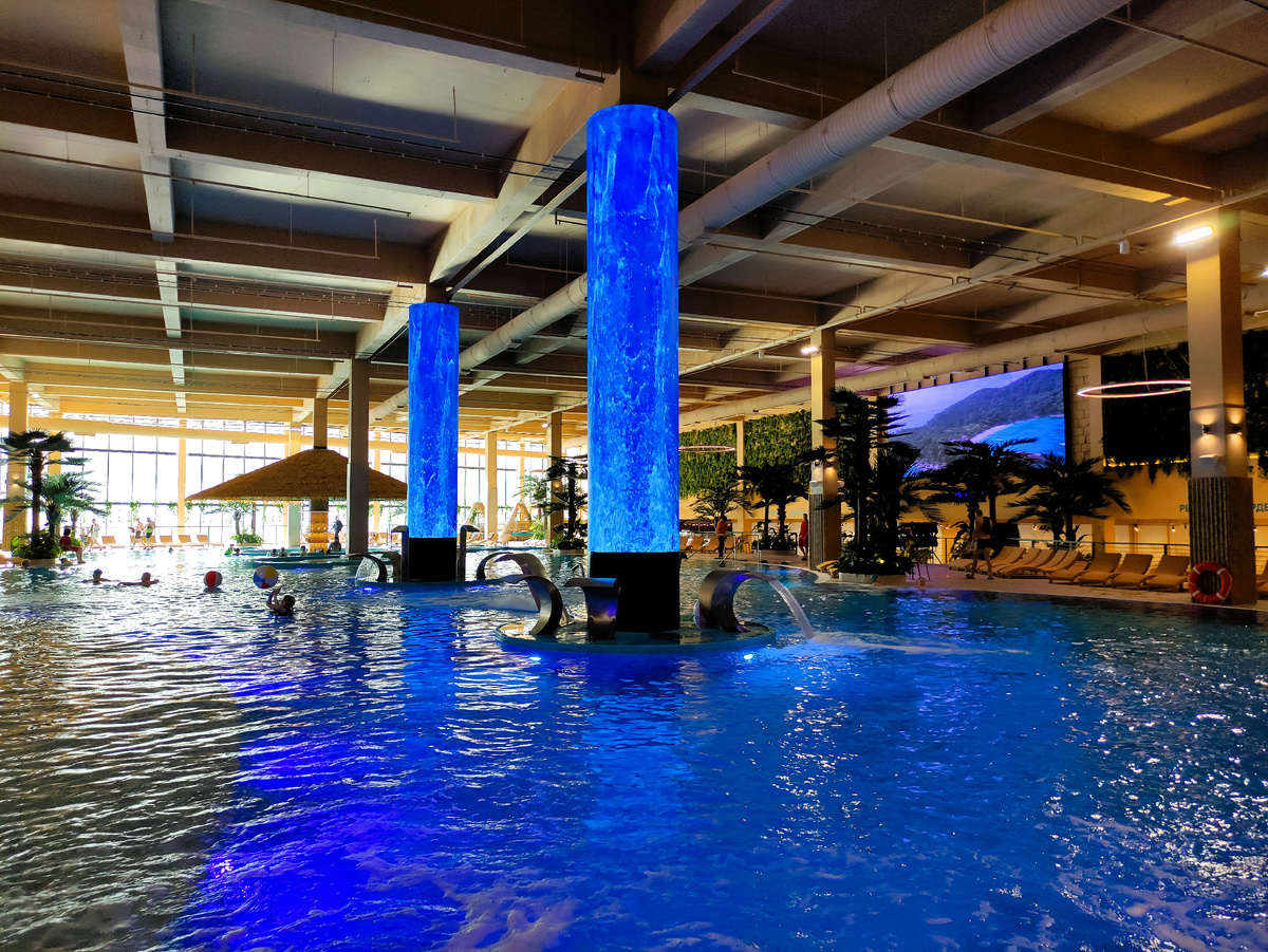 Самый большой крытый термальный бассейн на Урале. Фото автора.