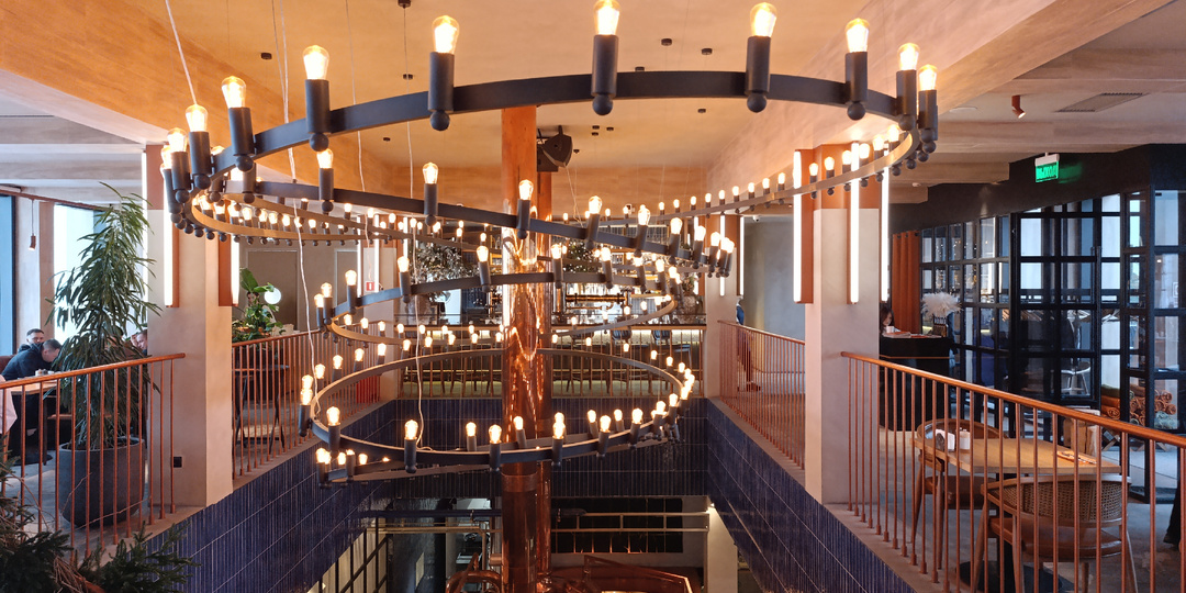 Ресторан "Птицы захмелели" в Красной Поляне. "Шальная Московка" с видом на горы.