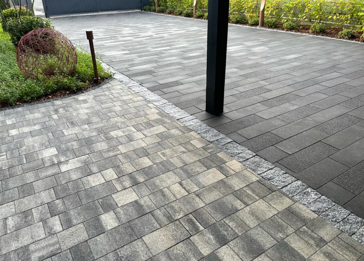 тротуарная плитка Старый Город и Крупноформатная плитка с разной текстурой в одном мощении