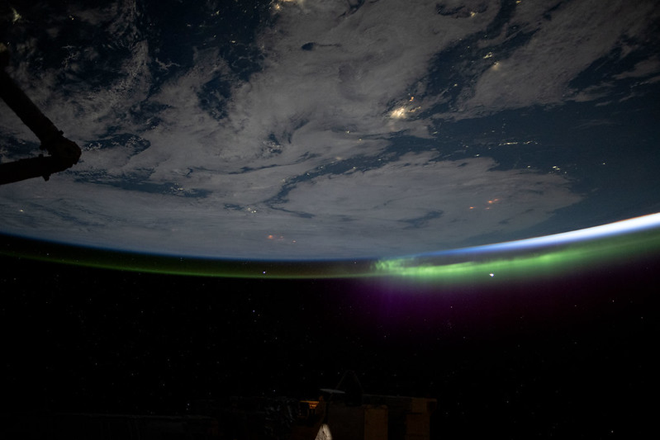Аврора над монголо-китайской границей с борта МКС. Фото: nasa.blog.com