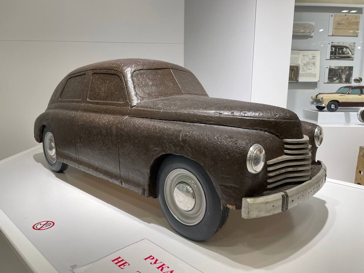 Макет М20, выполненный из скульпурного пластилина в масштабе 1/4, автор - И.А. Безродный, 1980-е. 