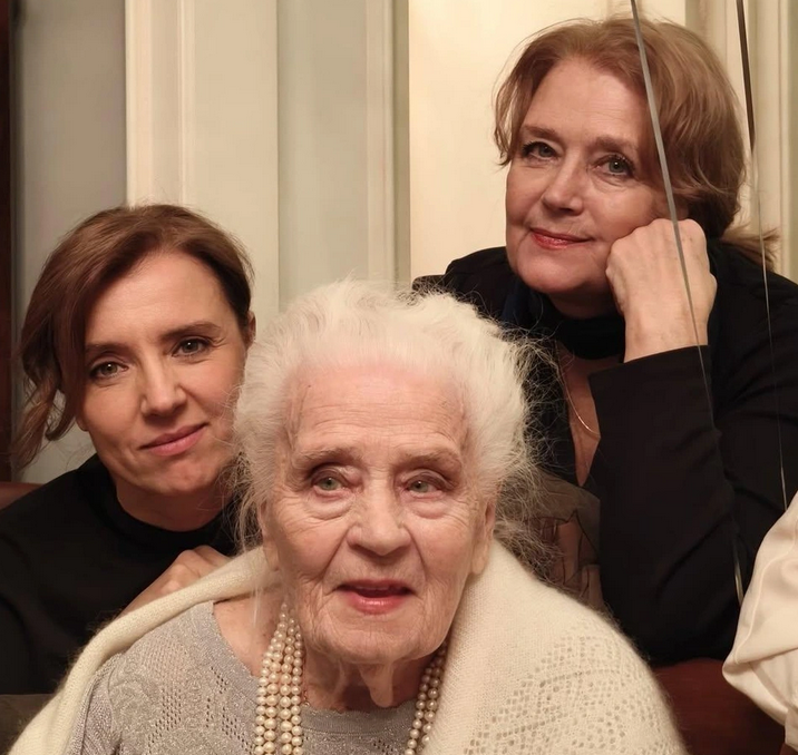 Развод актеры оформили в прошлом году, Ксению поддержали ее мама и бабушка