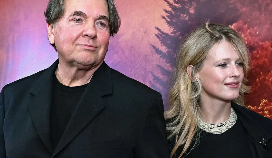 "Сама его выбрала". Молодая жена 65-летнего Константина Эрнста