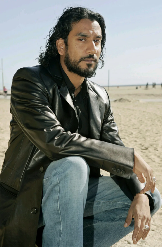 И после съемок в сериале "Остаться в живых" был назван несколькими модными журналами самым красивым мужчиной планеты...