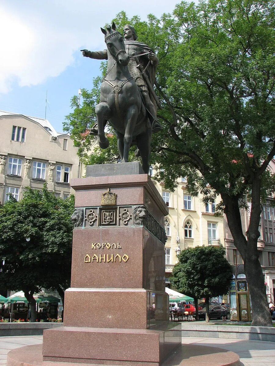 «Король Данило» – поставленный в 2001 году во Львове памятник основателю города, князю Даниилу Галицкому (1201-1264)
