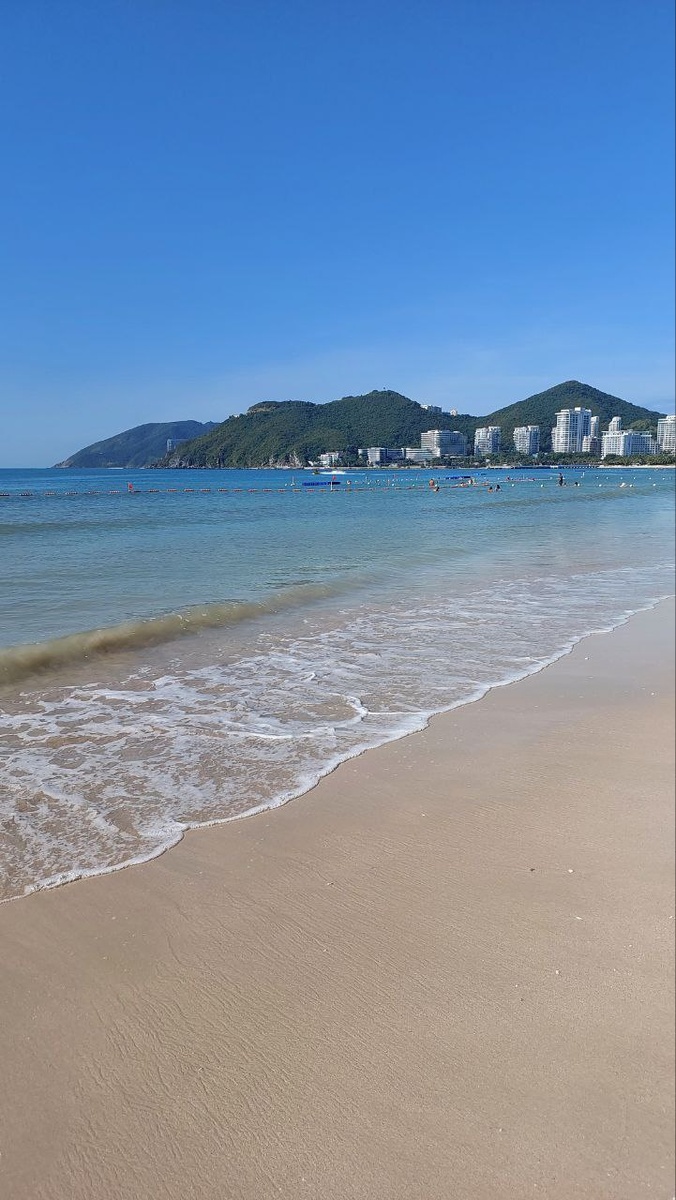 Пляж в ясную погоду