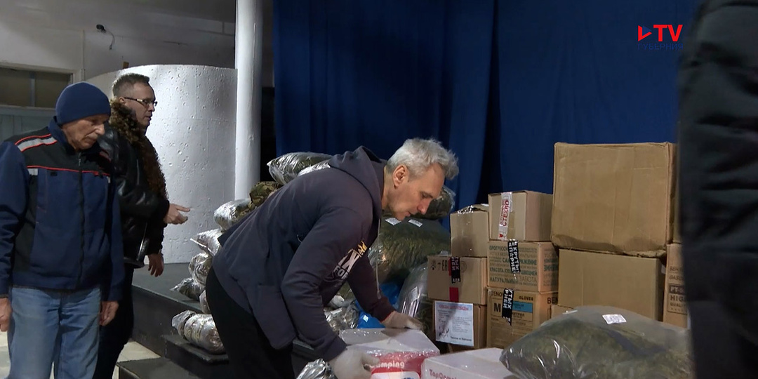 От орехов до внедорожника: очередной гуманитарный груз в зону спецоперации отправил Воронежский театр юного зрителя