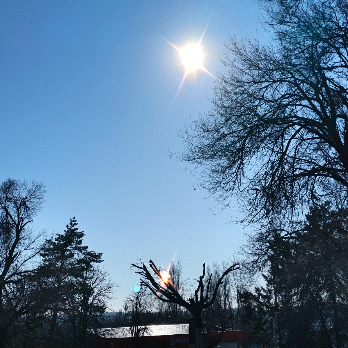 Ярко светит солнце 