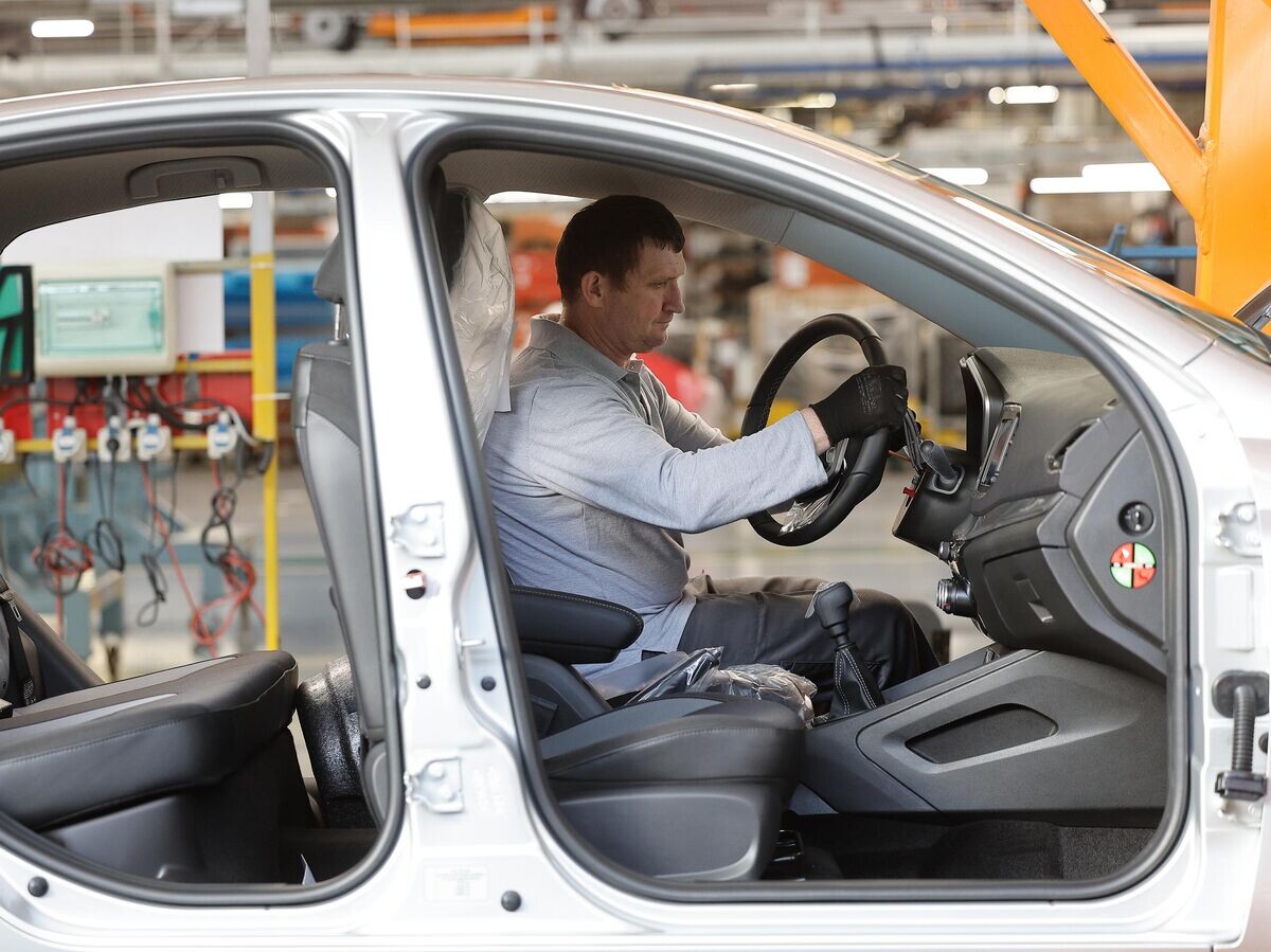    Производство автомобилей "ЛАДА" на заводе российского автопроизводителя "АвтоВАЗ" в Тольятти | © РИА Новости / Виталий Невар
