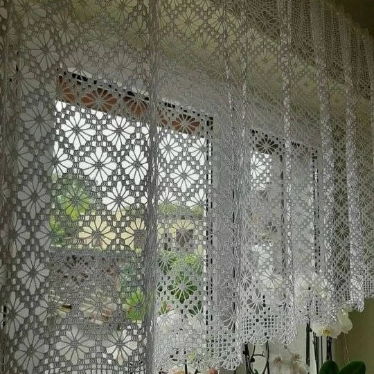 Украшаем дом своими руками: вязаные занавески, скатерти, салфетки и коврики