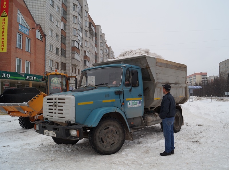 Уборка и вывоз снега: когда платить, а когда нет — все нюансы для жильцов