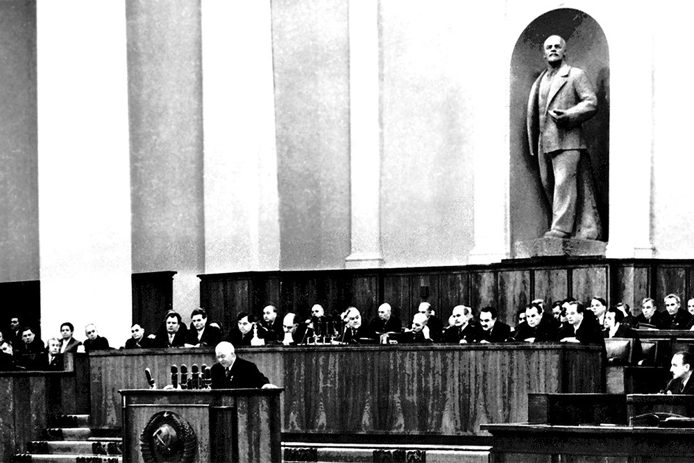    Обличая "культ личности", Никита Хрущев ссылался на гранитный авторитет Ленина. / РИА Новости