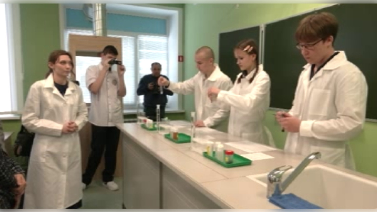    Ученики двух школ — Черемисиновской и 10-ой курской — вернулись в свои классы