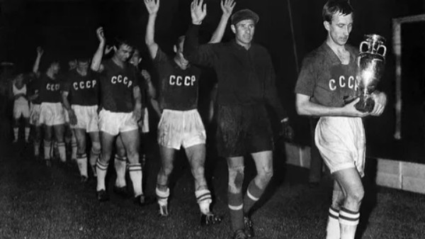 🤖 Иллюстрация обработана нейросетью | ЦЭС ФЕДАТ | Футбольная команда