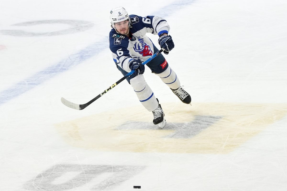    Богдан Конюшков сыграл результативно, но в овертайме не смог помешать Александру Барабанову сделать пас на гол