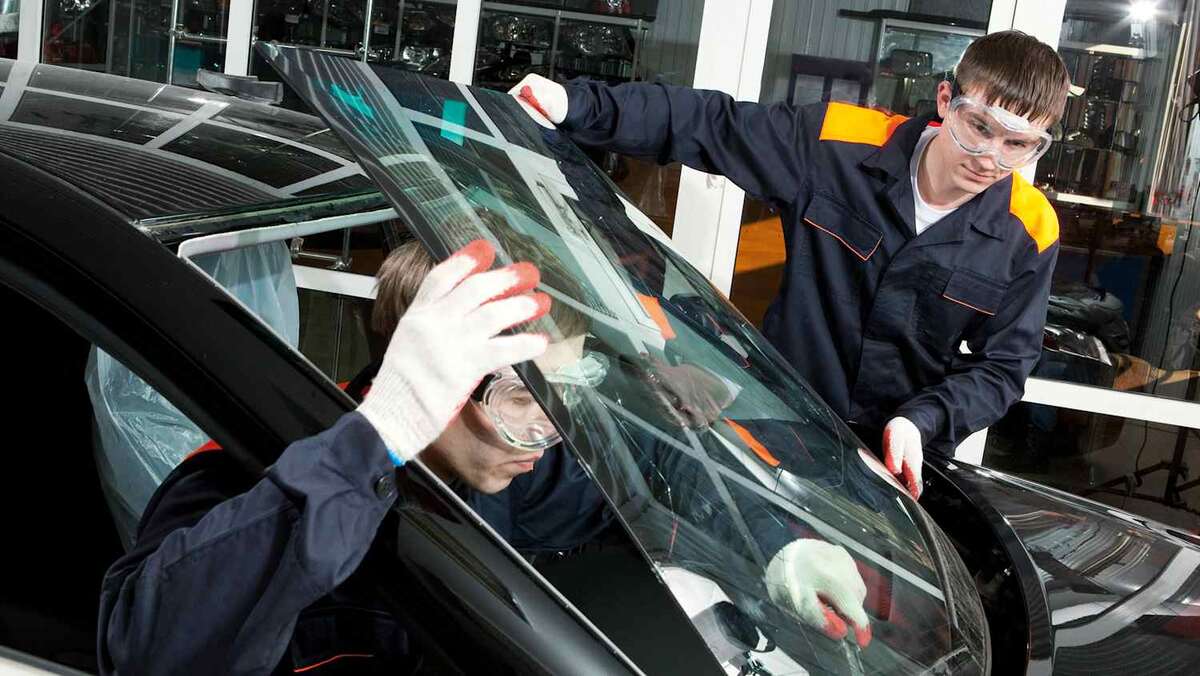 Например, раньше замена лобового стекла после попадания в него камешка стоила (у них) несколько сотен евро. 