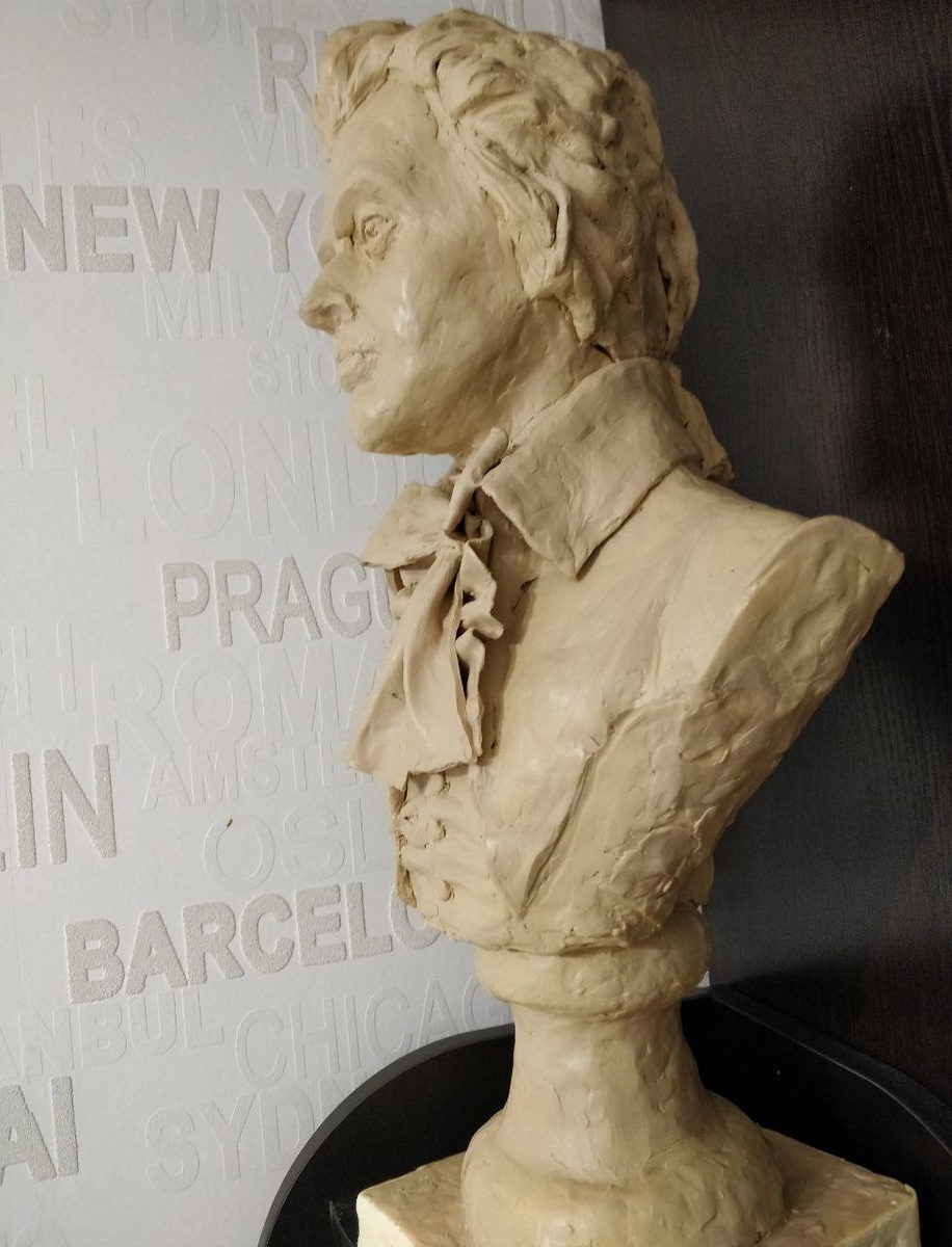 Моцарт, бюст слепила своими руками за эти новогодние праздники.