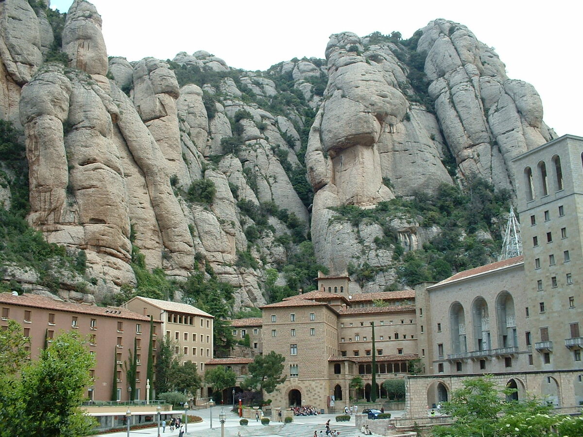 Монастырь Монтсеррат в горах, фото автора