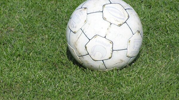    CC BY-SA 2.0 / screw badluck / Ball