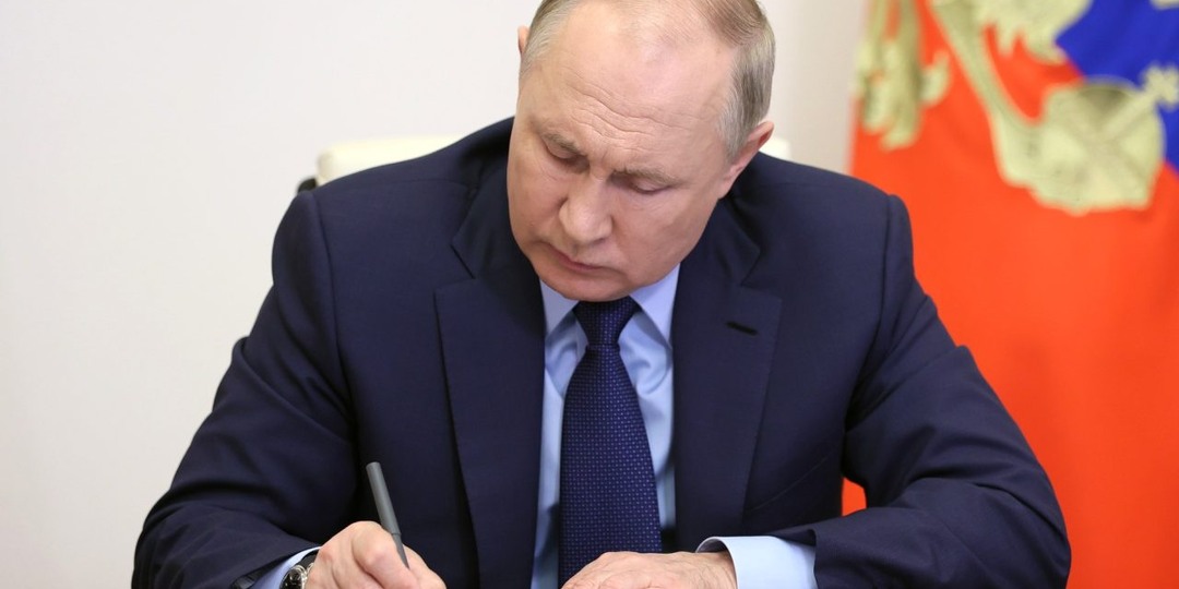 Владимир Путин наградил две воронежские семьи орденом «Родительская слава»