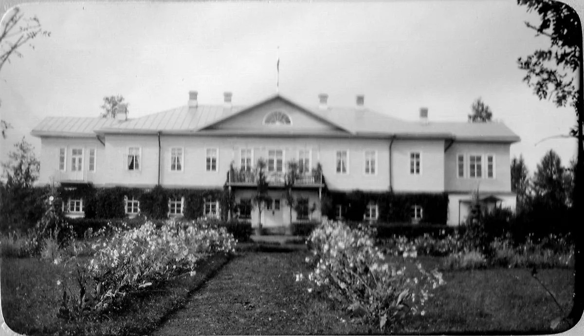 Усадьба Леонтьевых до революции.