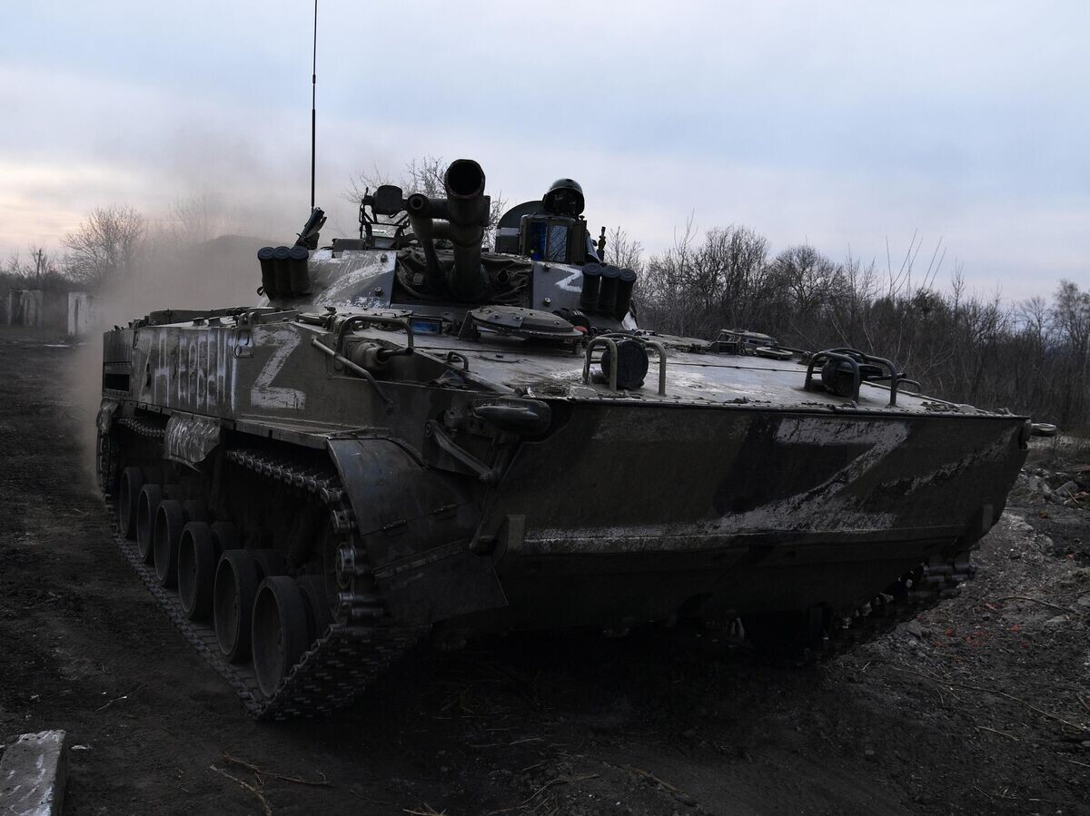    Боевая машина пехоты полка имени Ахмата Кадырова в населенном пункте Попасная в ЛНР | © РИА Новости / Виктор Антонюк