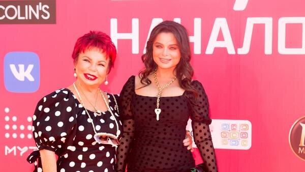 Наташа Королева прилетела в США на 80-летний юбилей мамы Людмилы Порывай